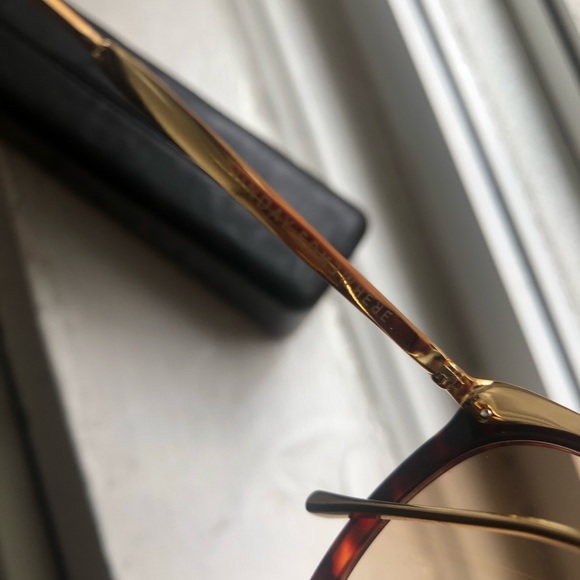 Sunday Somewhere Tortoise Shell with Gold Shades - Picture 4 of 5